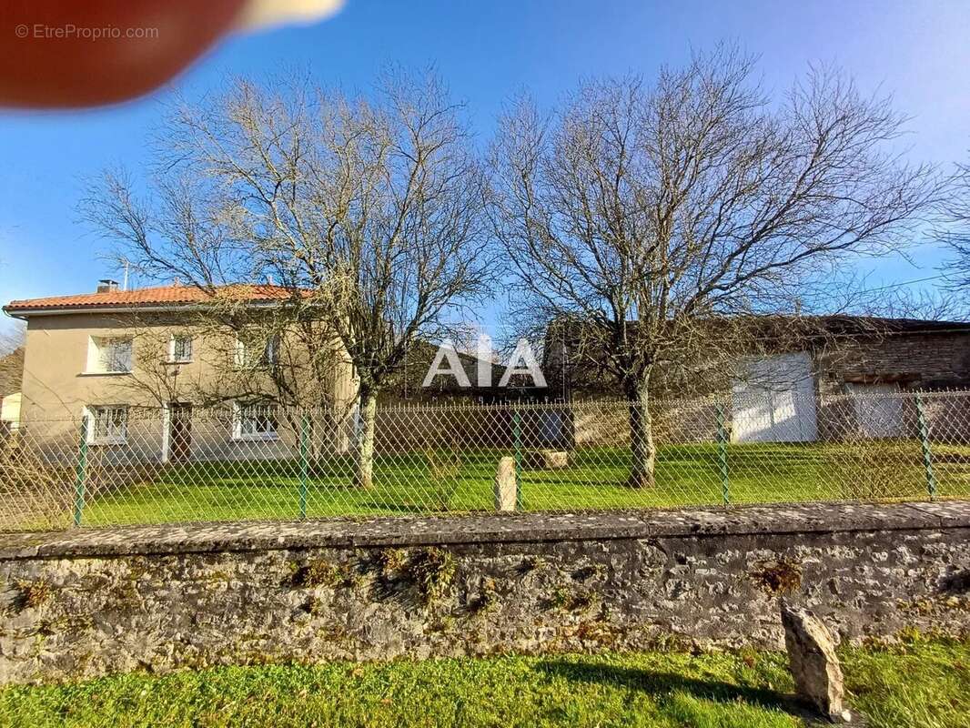 Maison à BENEST