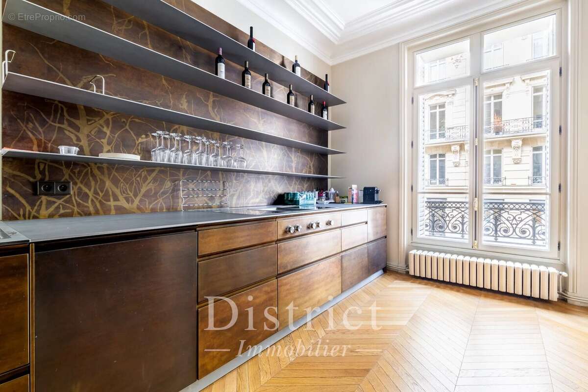 Appartement à PARIS-16E