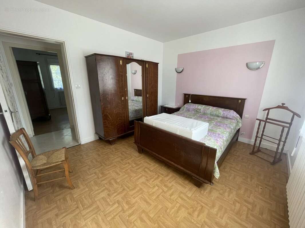 Maison à SAIRES