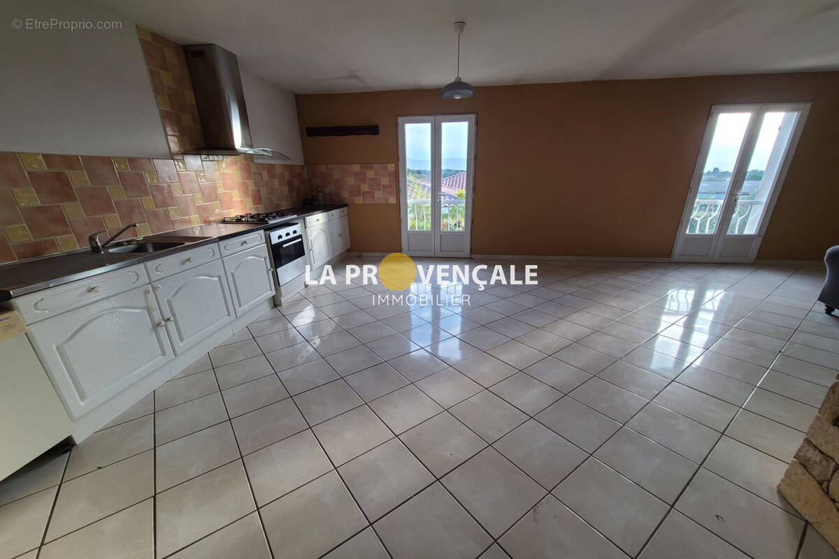 Appartement à POURRIERES