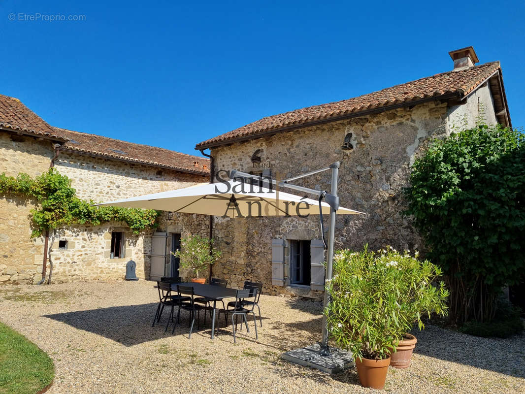 Maison à CHAMPNIERS-ET-REILHAC