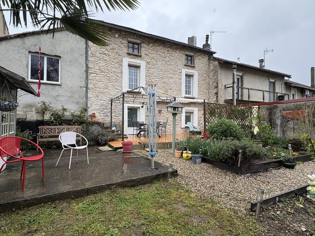 Maison à L&#039;AIGUILLON
