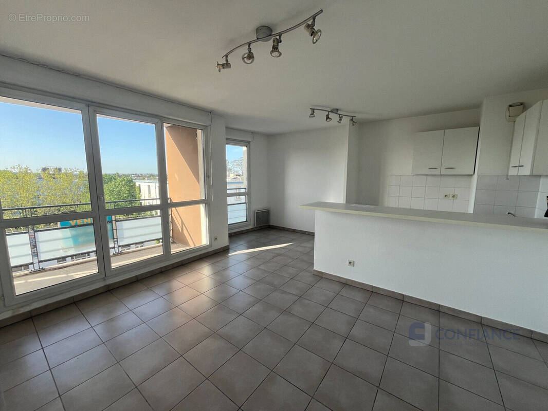 Appartement à DECINES-CHARPIEU