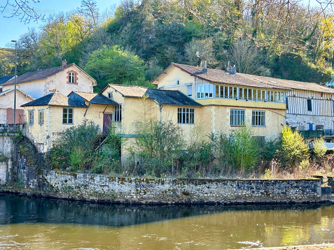 Maison à SAINT-LEONARD-DE-NOBLAT