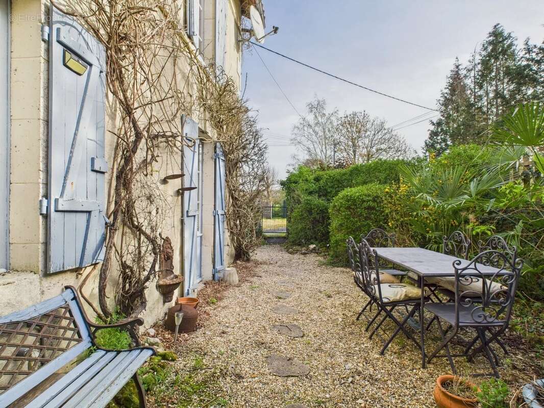 Maison à AUBETERRE-SUR-DRONNE