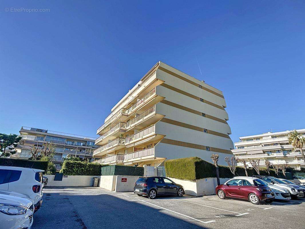 Appartement à SAINT-LAURENT-DU-VAR