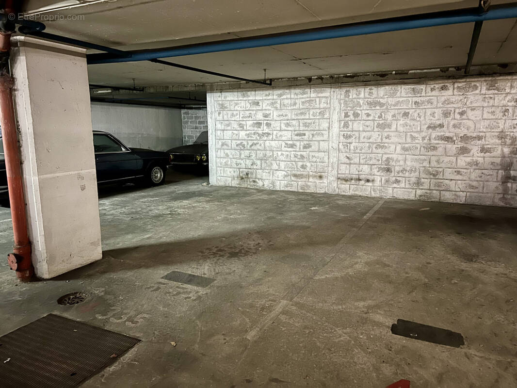 Parking à PARIS-14E