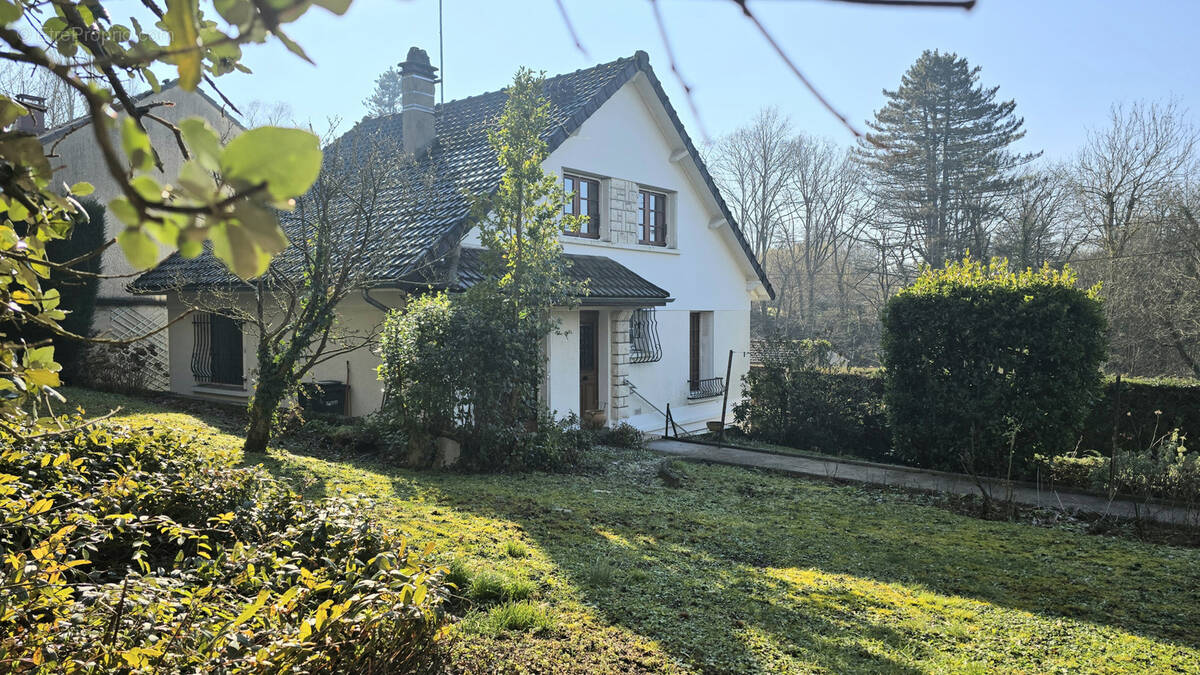 Maison à BURES-SUR-YVETTE
