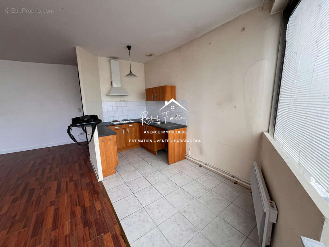 Cuisine A et E - Appartement à CHATELLERAULT