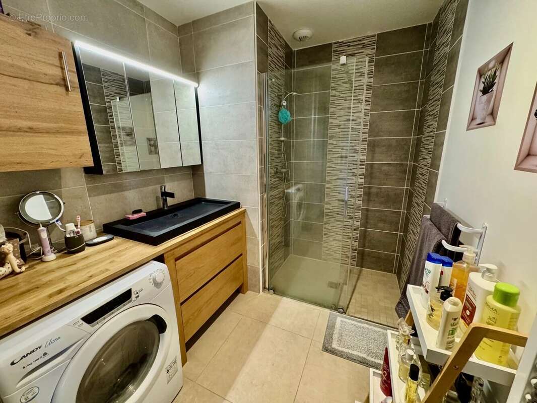 Appartement à VALLAURIS