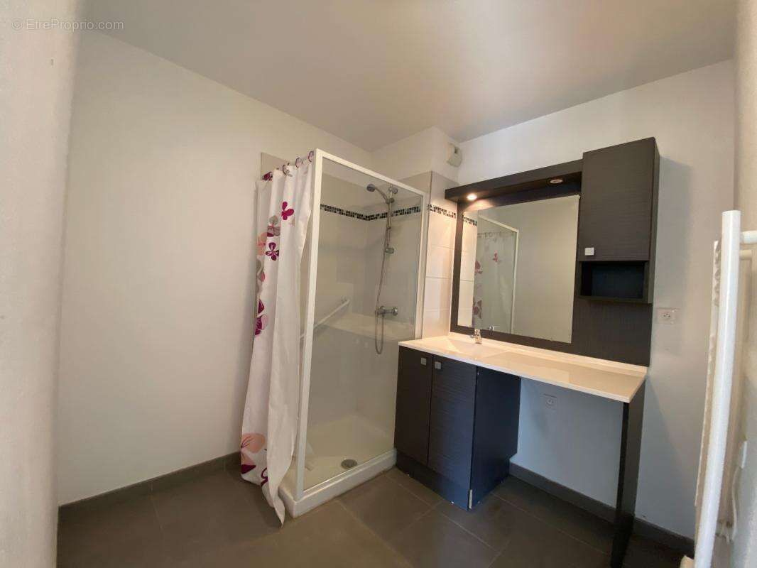 Appartement à MAUGUIO