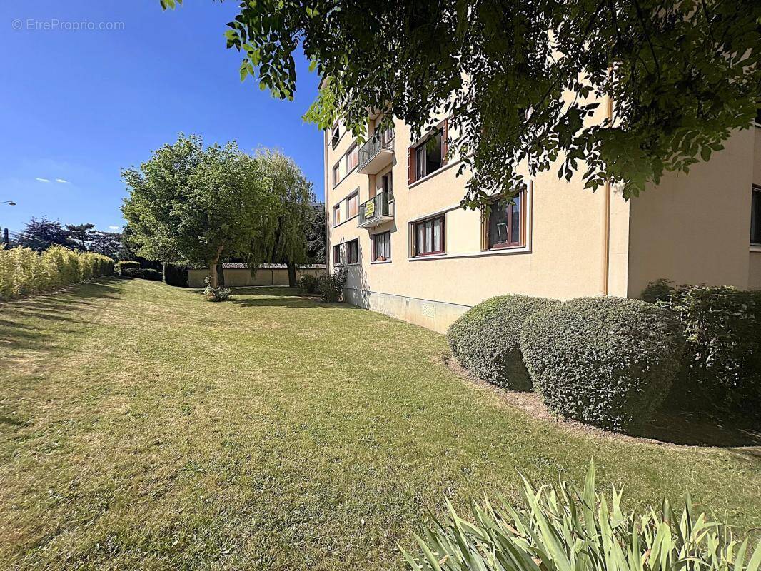 Appartement à LES CLAYES-SOUS-BOIS