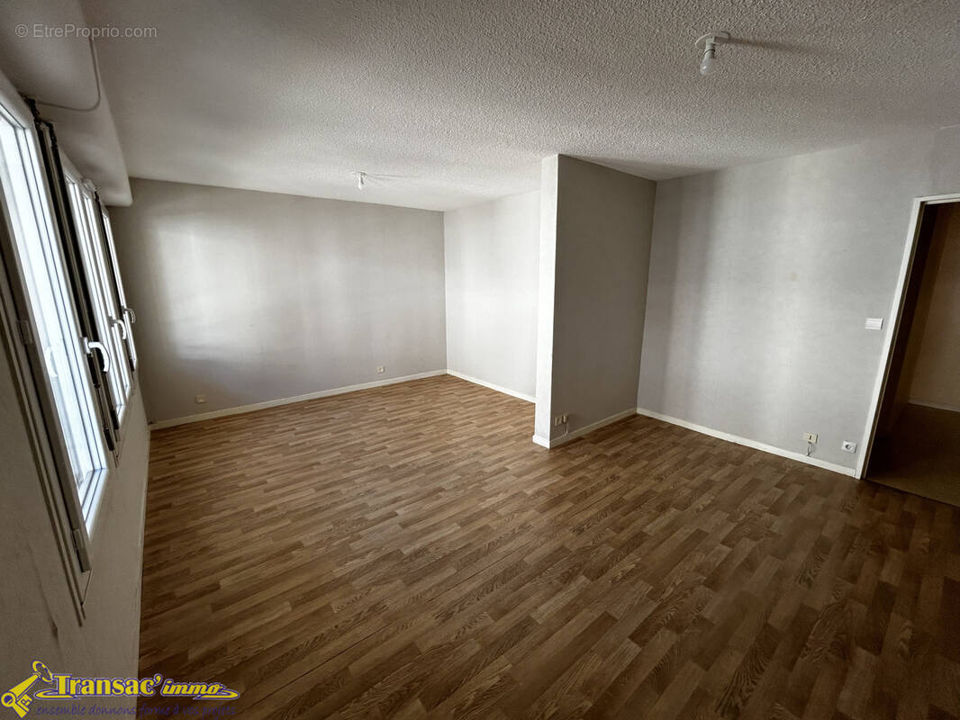 Appartement à PUY-GUILLAUME