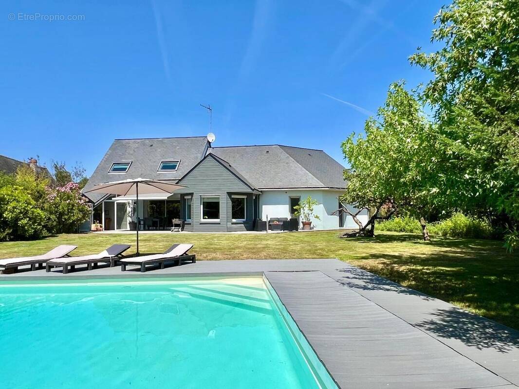   - Maison à ECOUFLANT