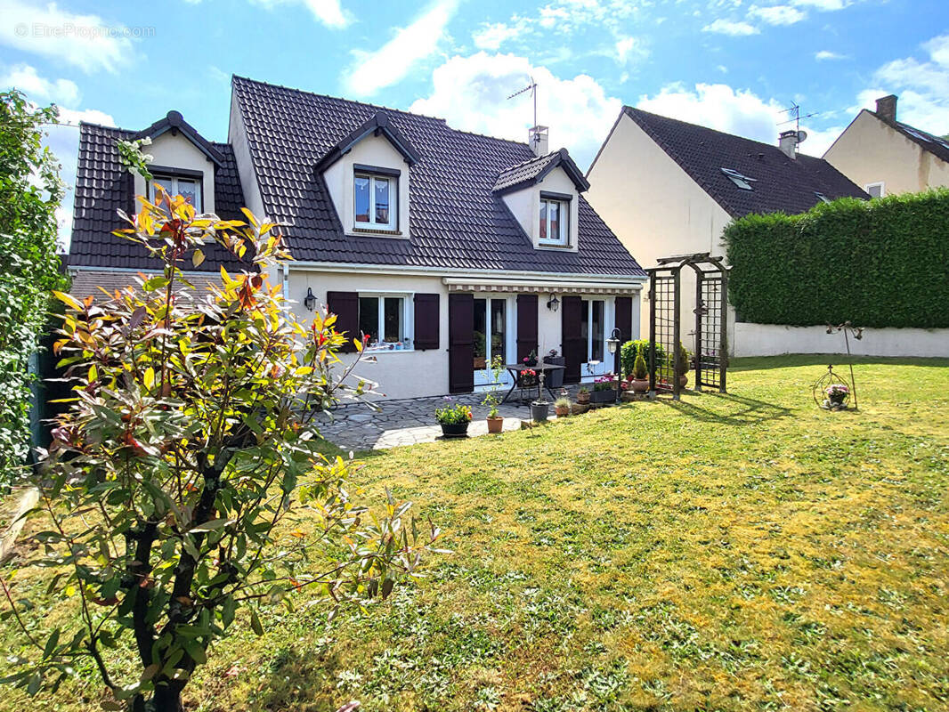Maison à LES CLAYES-SOUS-BOIS