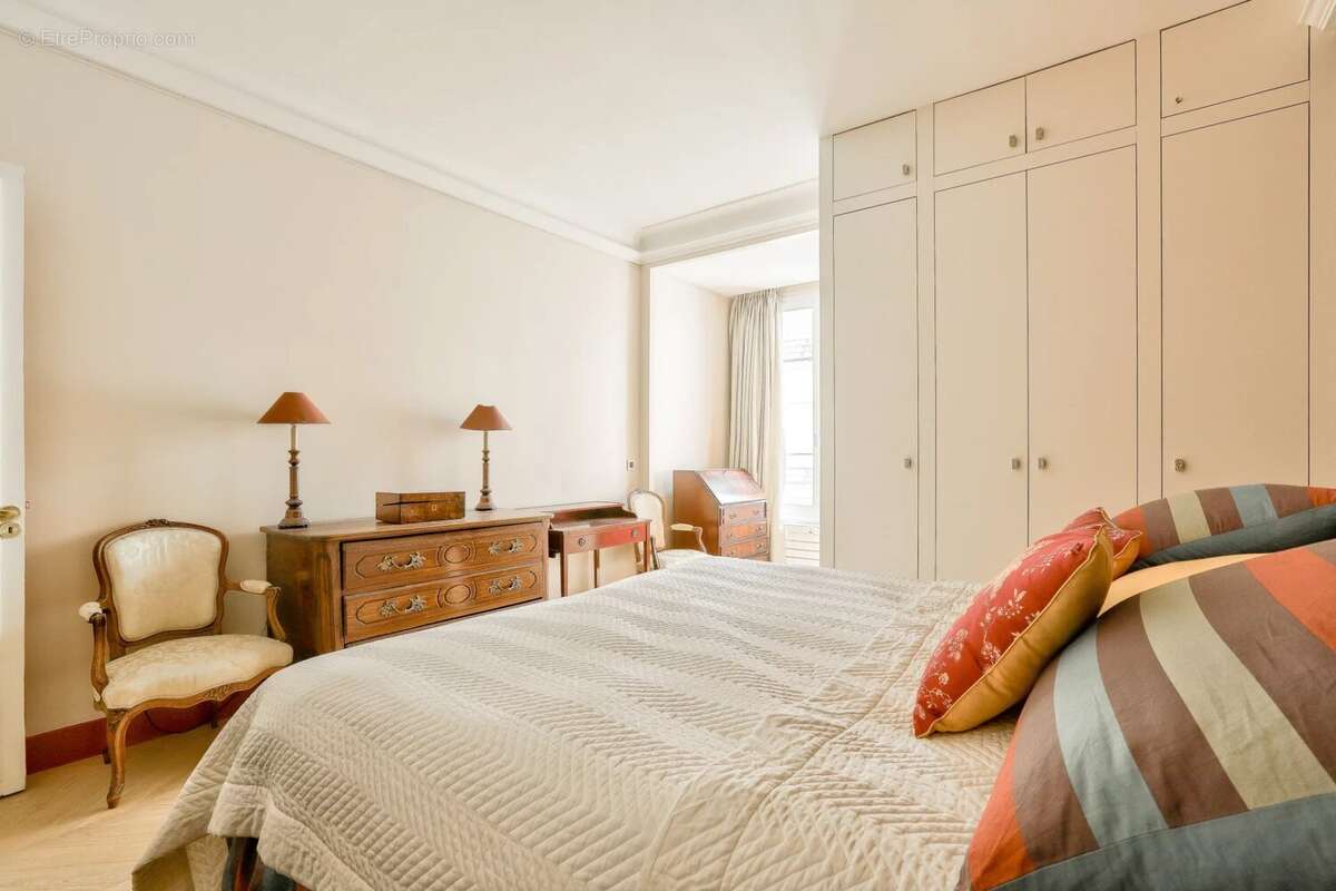 Appartement à PARIS-8E