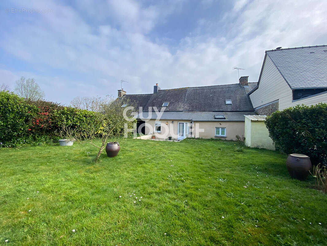 Maison à BAGUER-PICAN