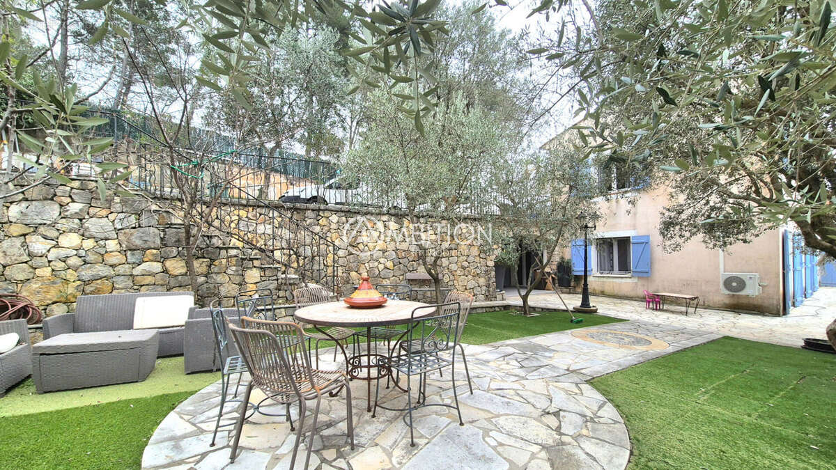 Maison à TOURRETTES