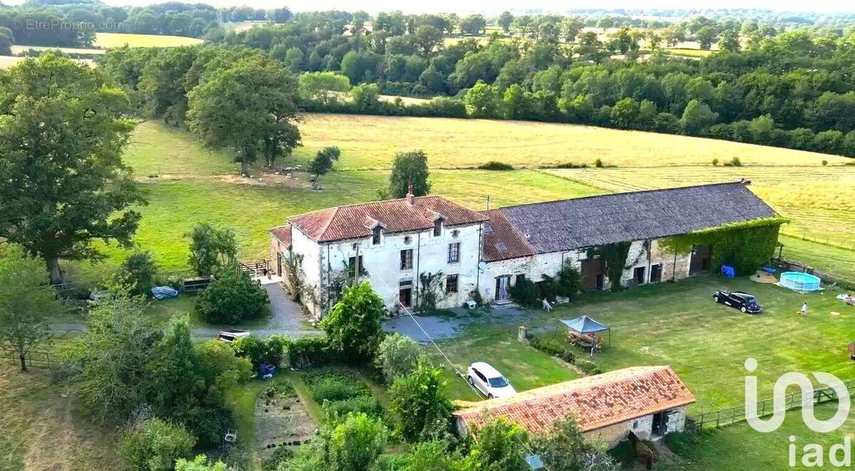Photo 1 - Maison à BUSSIERE-POITEVINE