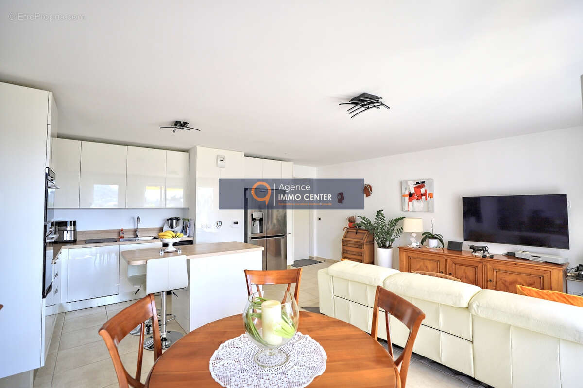 Appartement à SOLLIES-PONT