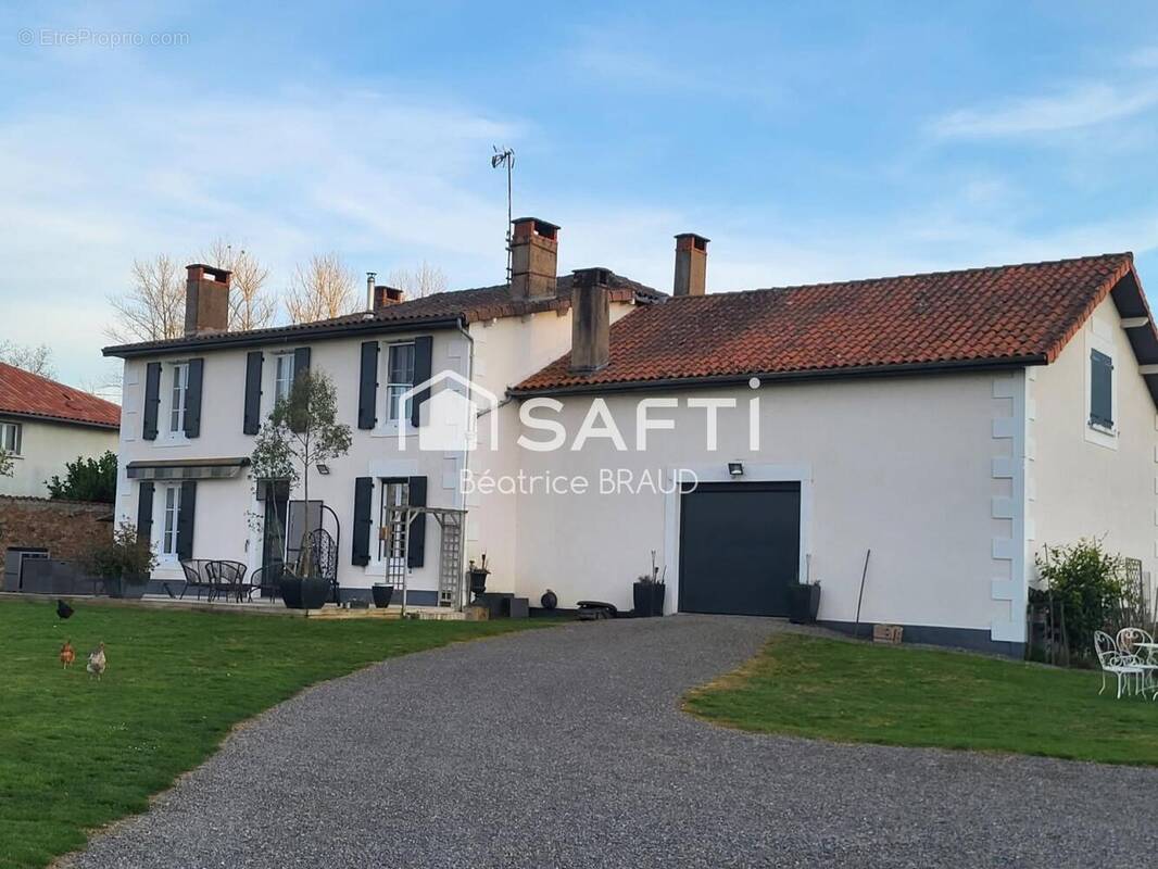 Photo 1 - Maison à CHABANAIS