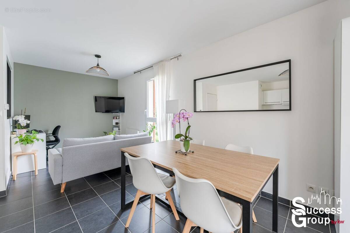 Appartement à MEYZIEU