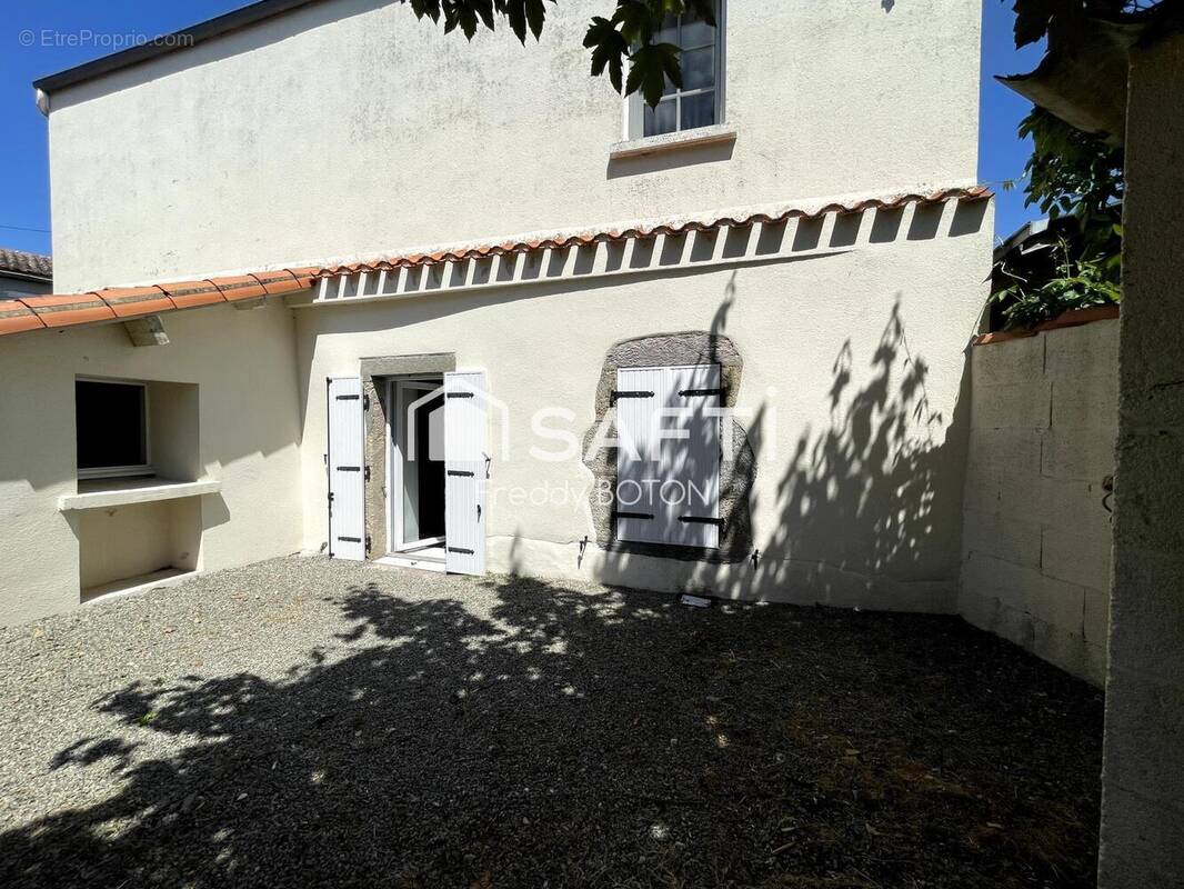 Photo 1 - Maison à MONCOUTANT