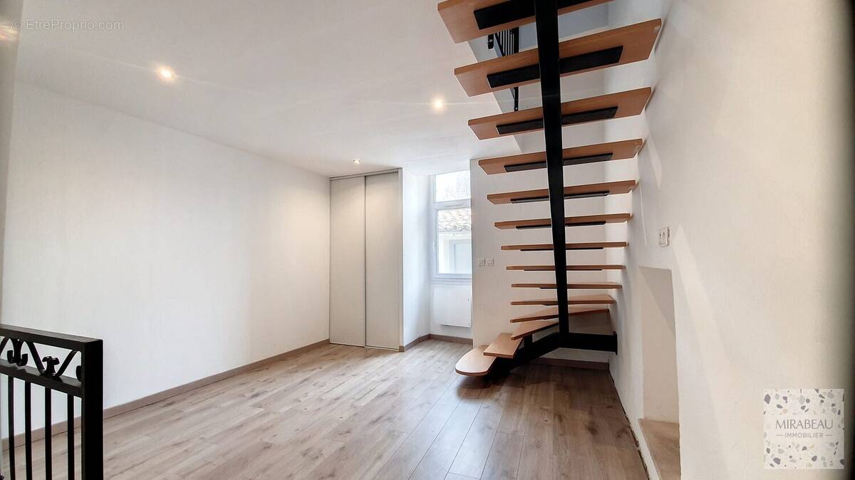 Maison à LA BASTIDE-DES-JOURDANS