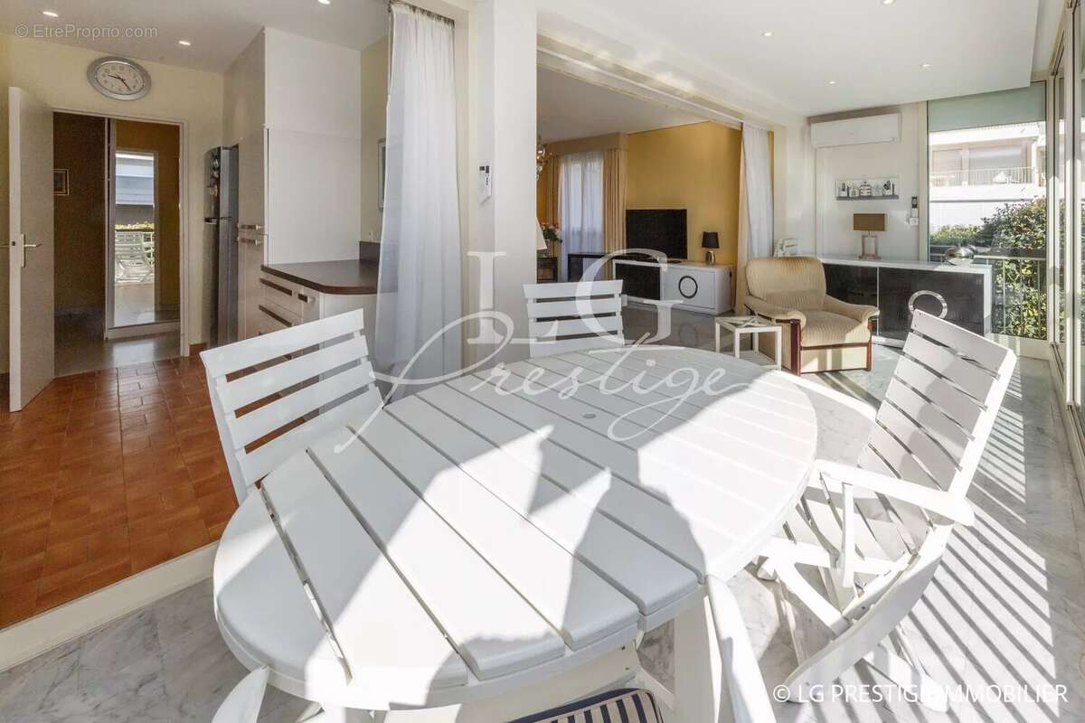 Appartement à MANDELIEU-LA-NAPOULE