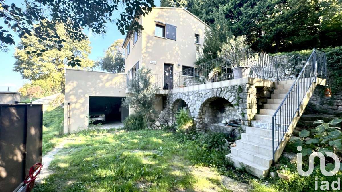 Photo 3 - Maison à LA GARDE-ADHEMAR
