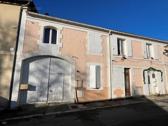 Maison à VILLEFAGNAN