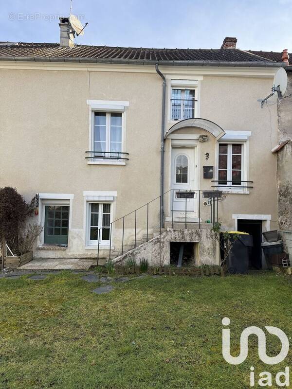 Photo 1 - Maison à CRECY-LA-CHAPELLE