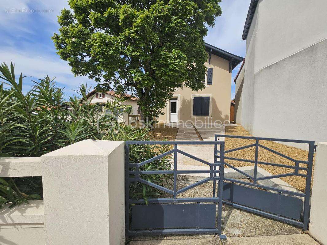 Maison à MEILHAN