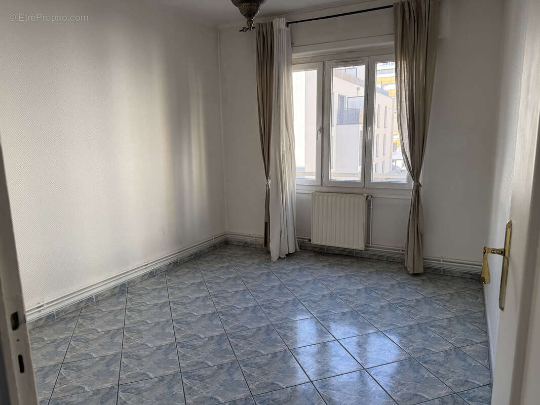 Appartement à LYON-8E