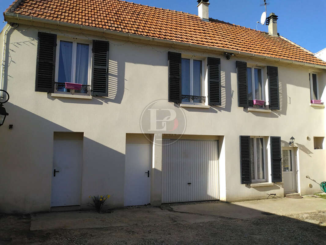 Maison à MORAINVILLIERS