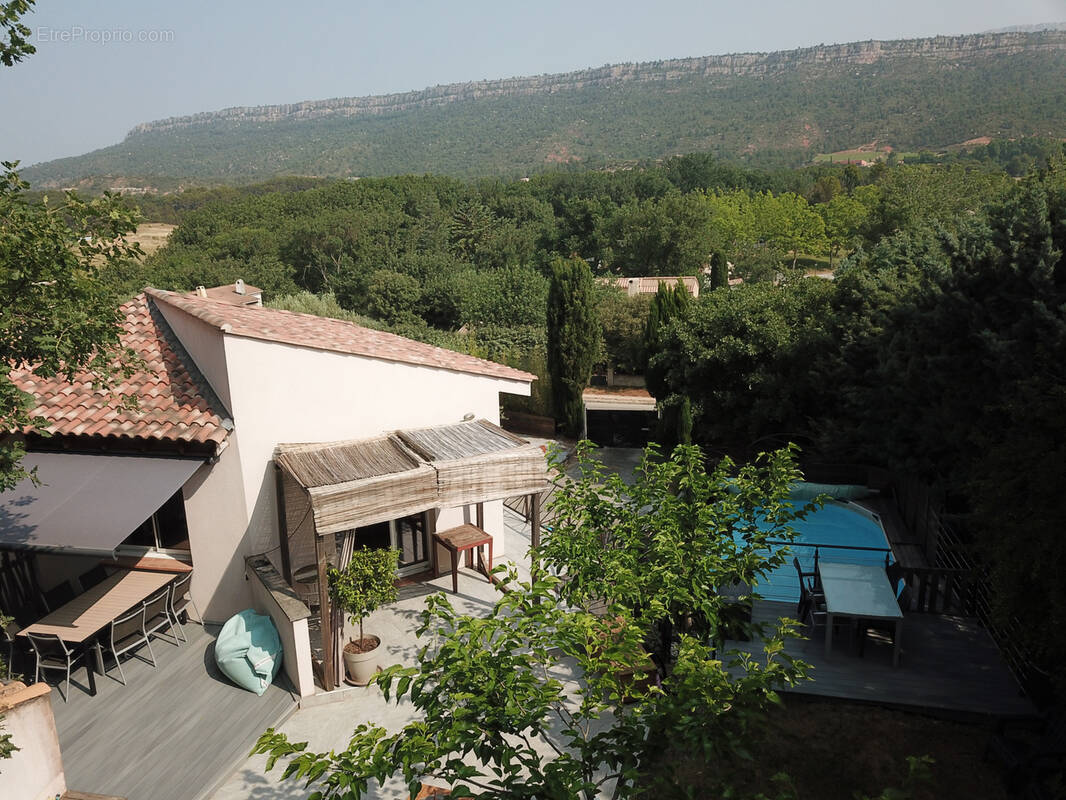 Maison à CHATEAUNEUF-LE-ROUGE