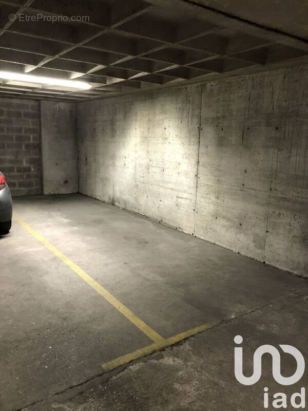 Photo 1 - Parking à PARIS-20E