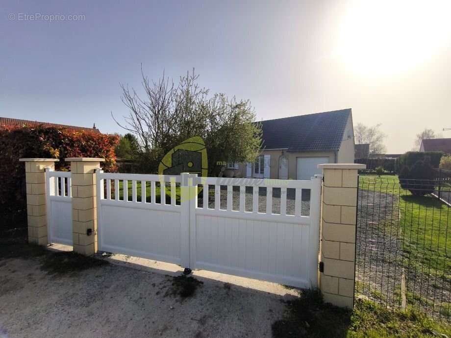 Maison à AVORD