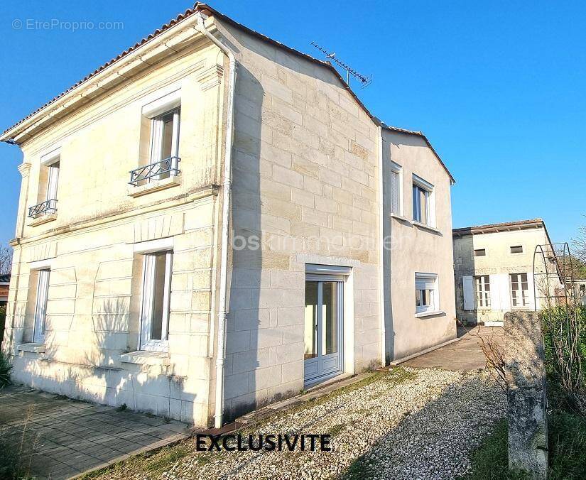 Maison à COUTRAS