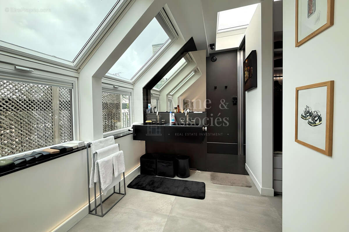 Appartement à NEUILLY-SUR-SEINE