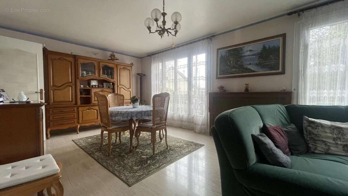Maison à LES CLAYES-SOUS-BOIS