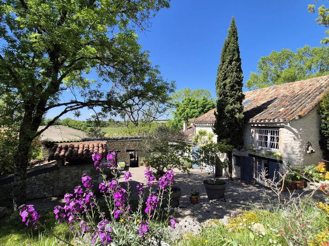 Maison à MONTAIGU-DE-QUERCY