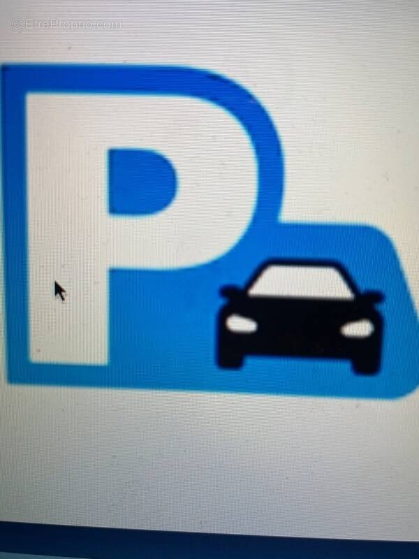 Parking à L&#039;ISLE-ADAM
