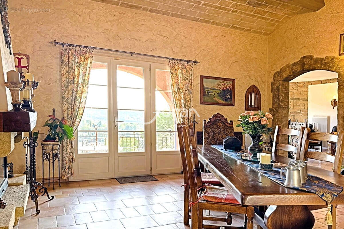 Maison à LORGUES