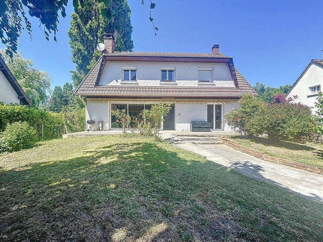 Maison à VARENNES-JARCY