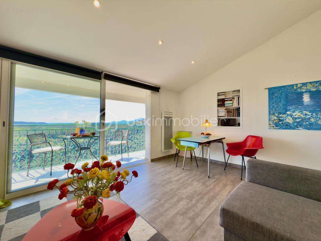 Appartement à SAINT-CEZAIRE-SUR-SIAGNE
