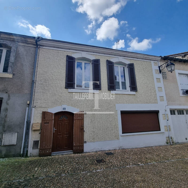 Maison à SAINT-ASTIER
