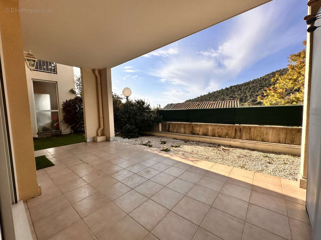 Appartement à EZE