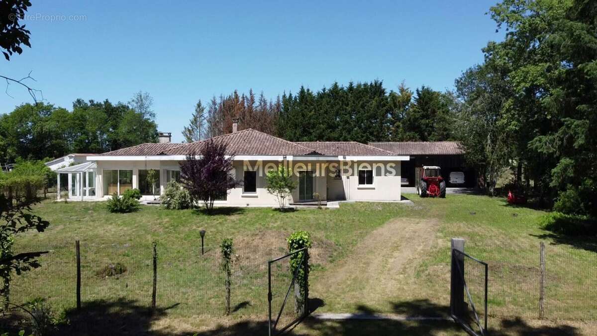Maison à SAUCATS