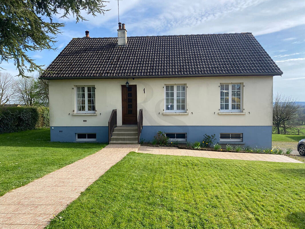 Maison à CARROUGES